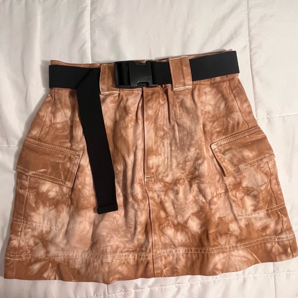 Brown tie dye belt buckle skirt
